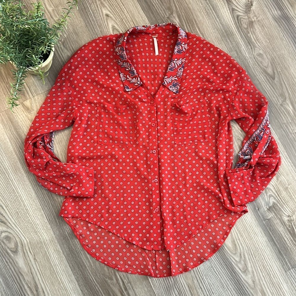 FREE PEOPLE PRINTED EASY RIDER BUTTON DOWN IN RED WITH BLUE SOZE SMALL EEEUC